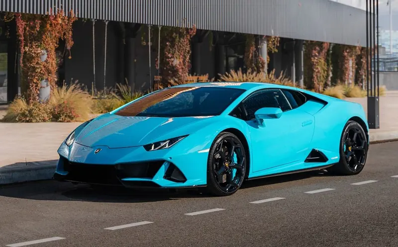 تأجير Lamborghini Huracan EVO Spyder في دبي، أتلانتس
