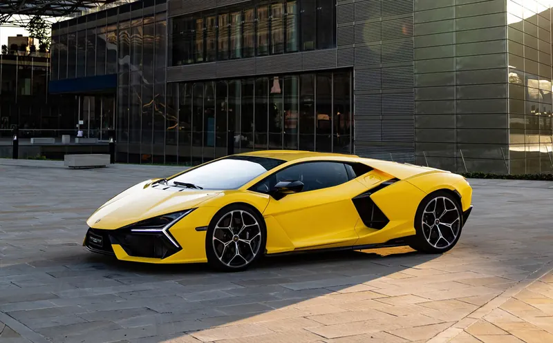 تأجير Lamborghini Revuelto في دبي، أتلانتس